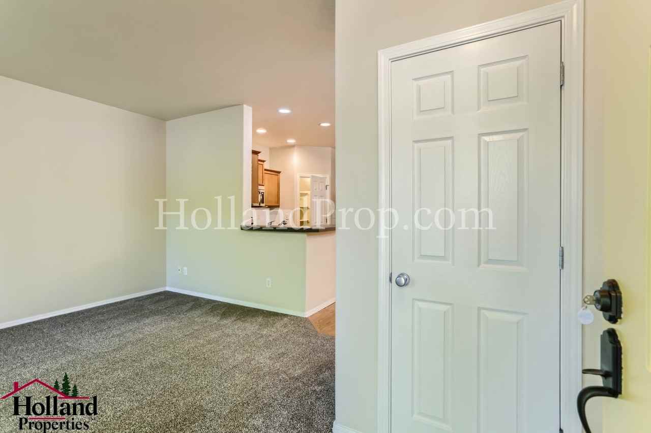 1094 Se Alika Ave - Photo 4 of 27