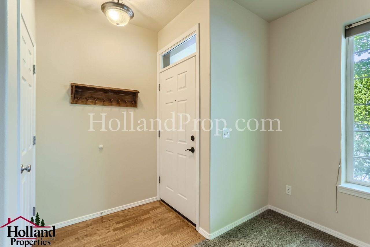 1094 Se Alika Ave - Photo 5 of 27