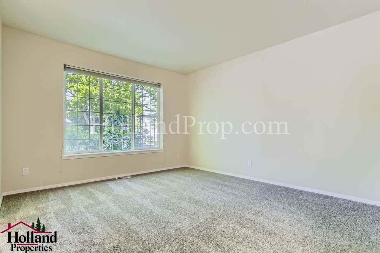 1094 Se Alika Ave - Photo 6 of 27
