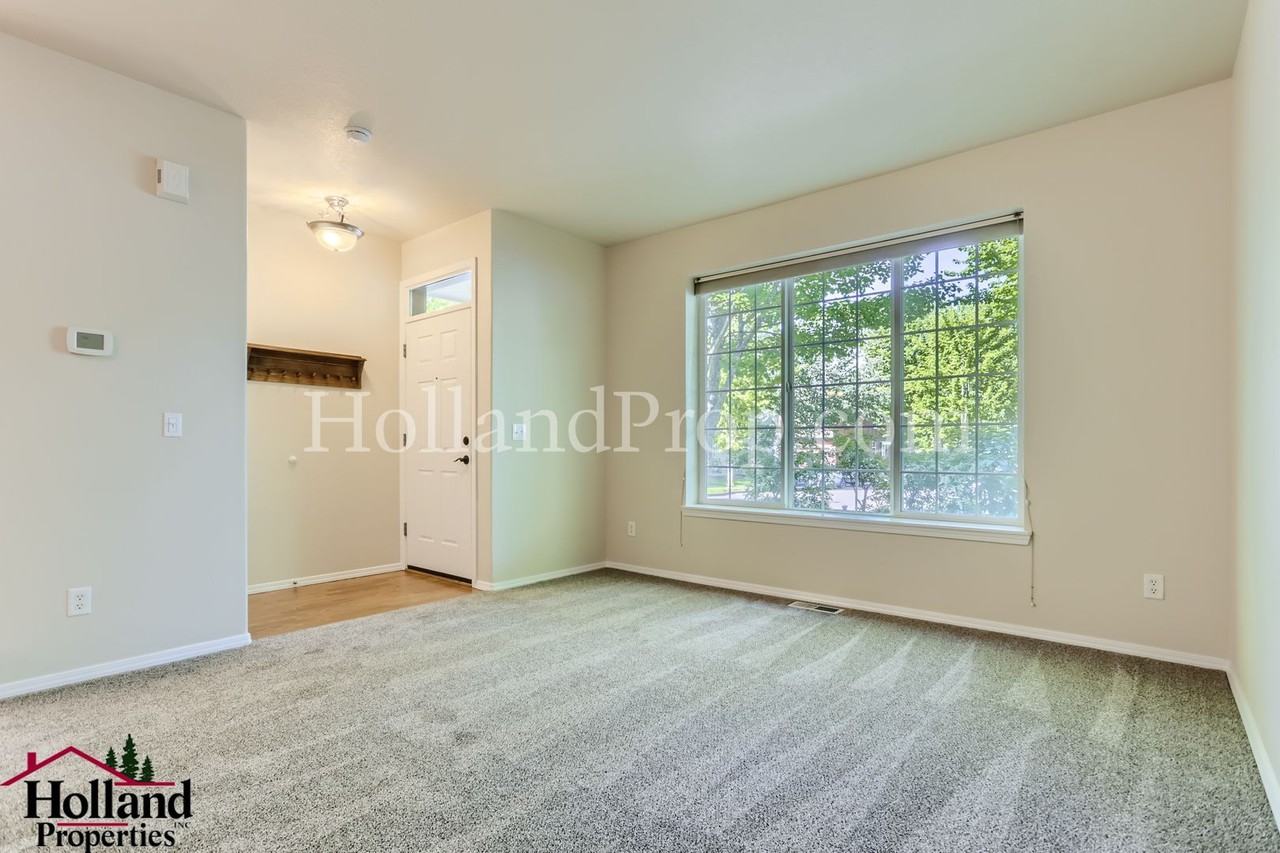 1094 Se Alika Ave - Photo 7 of 27