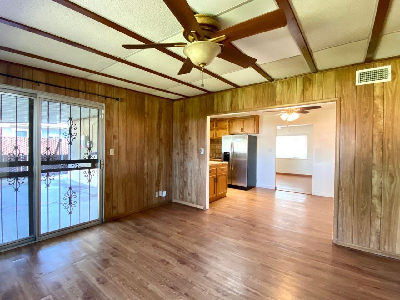 4563 N Eddy Ave - Photo 3 of 38