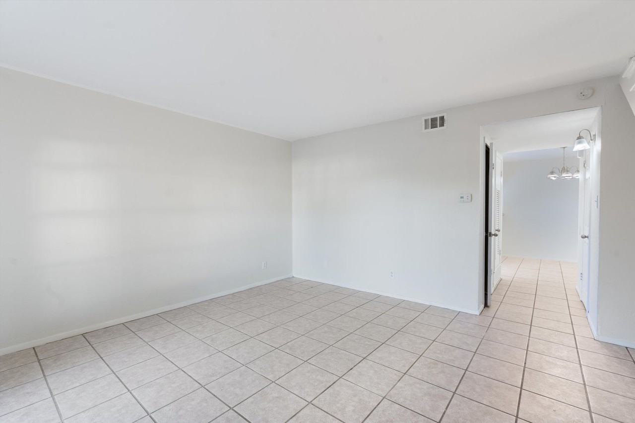 5800 Belmoor Dr #D - Photo 7 of 20