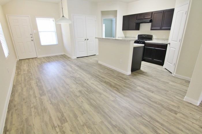 13115 Withee Path Ln - Photo 2 of 12