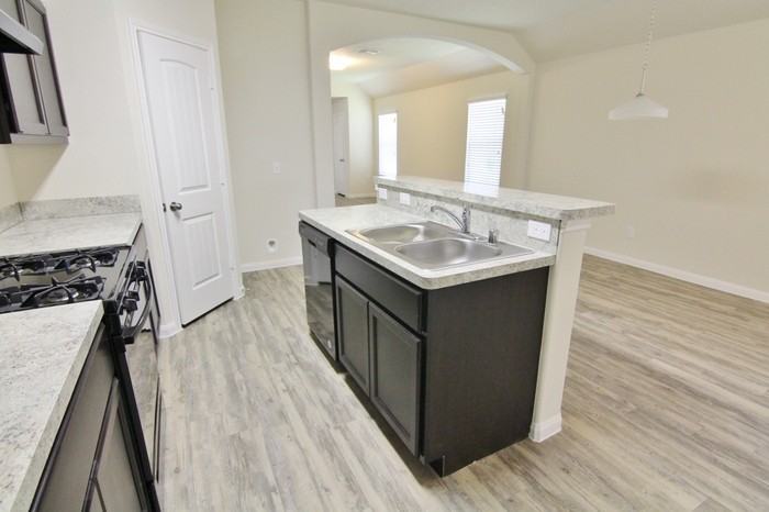 13115 Withee Path Ln - Photo 3 of 12