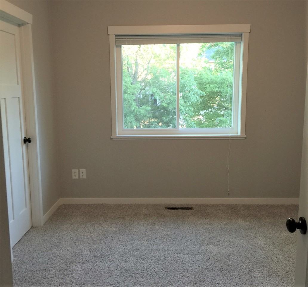 101 Eagle Ave #1 - Photo 5 of 11