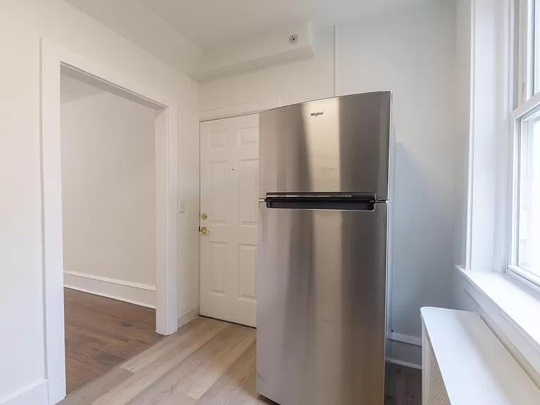 606 W Maple Ave #6 - Photo 5 of 15