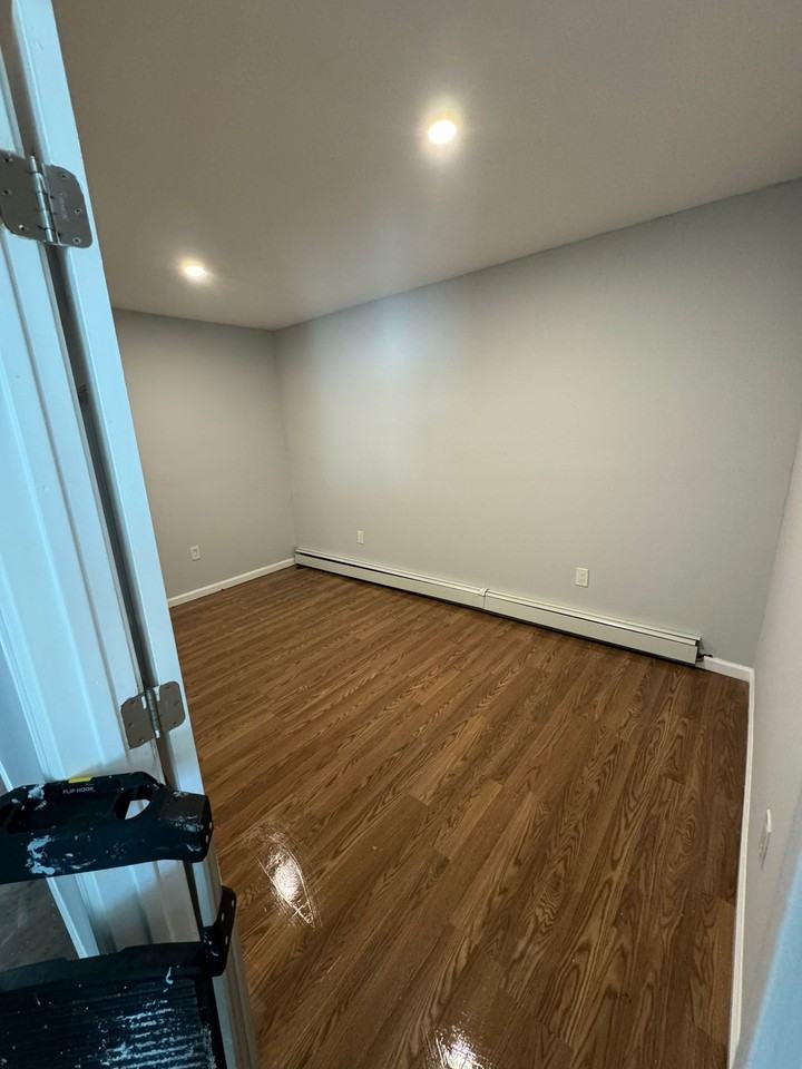 313 Livingston St #1stFL - Photo 2 of 8