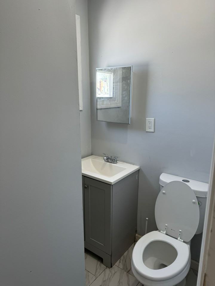 313 Livingston St #1stFL - Photo 3 of 8