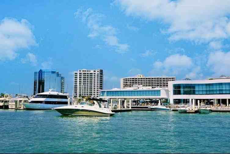 633 N Osprey Ave #633 - Photo 3 of 20