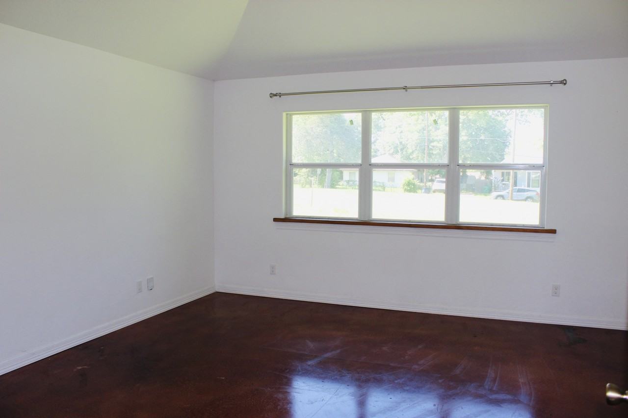 1103 East Alamo Street #1 - Photo 2 of 10