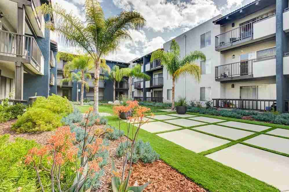 9901 Lurline Ave - Photo 4 of 15