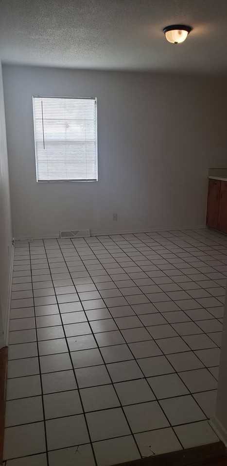 1417 N 63rd Ter - Photo 4 of 8
