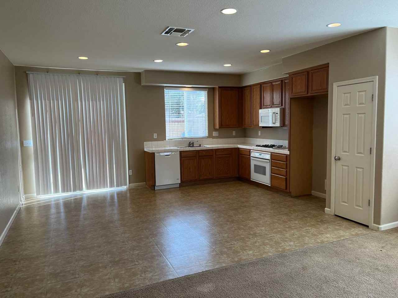 1187 Steidlmayer Way - Photo 3 of 10