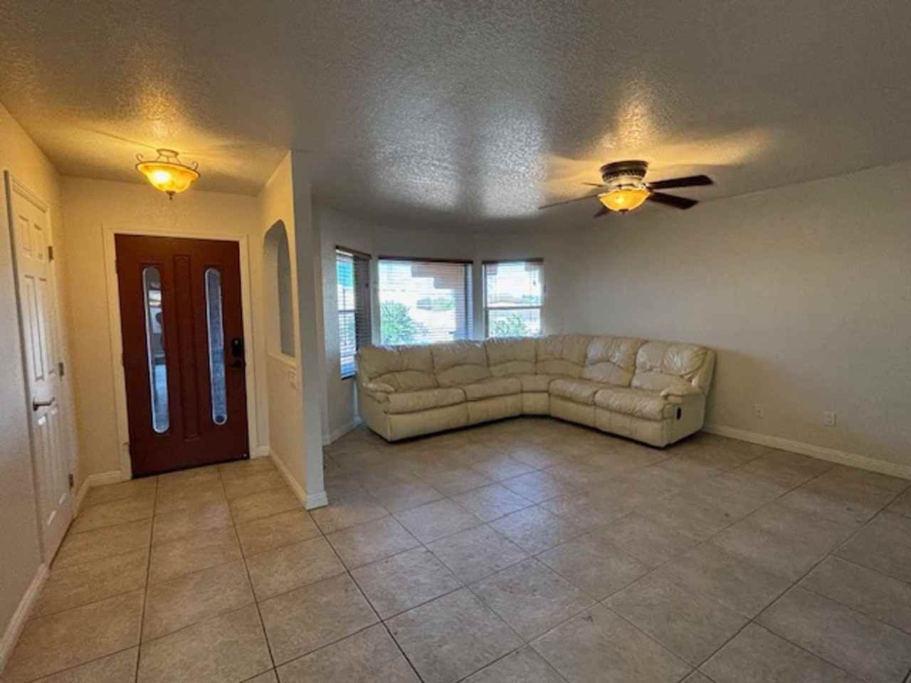 2323 Daytona Loop - Photo 4 of 25