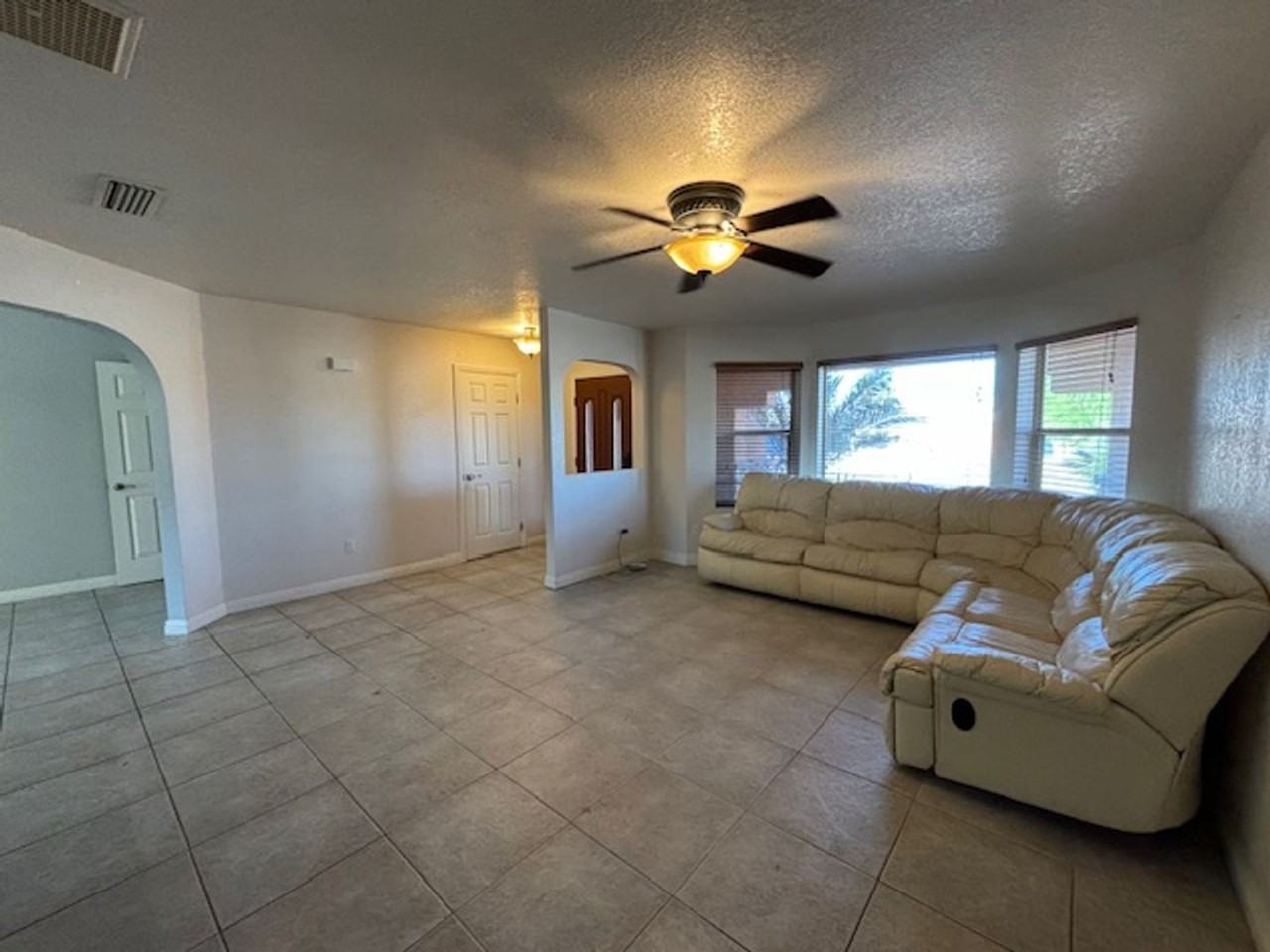 2323 Daytona Loop - Photo 5 of 25