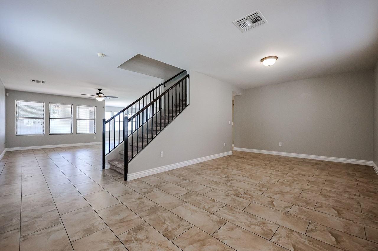 3385 E Longhorn Dr - Photo 4 of 45