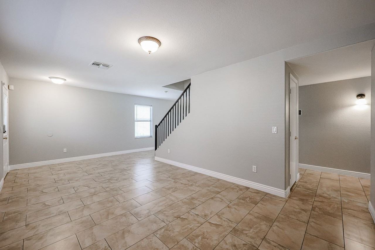 3385 E Longhorn Dr - Photo 5 of 45