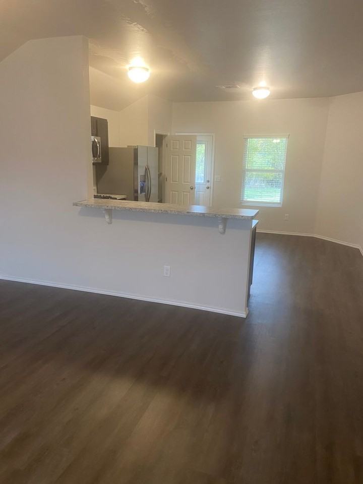 2028 Taylor St - Photo 5 of 19