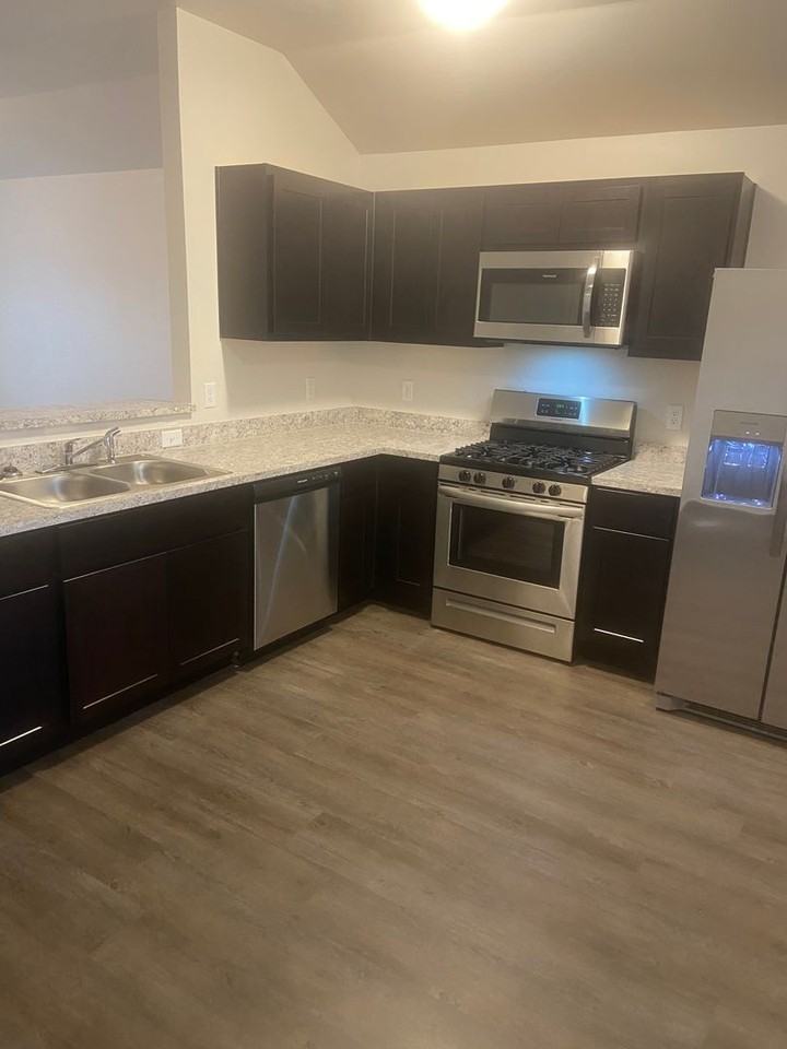 2028 Taylor St - Photo 6 of 19