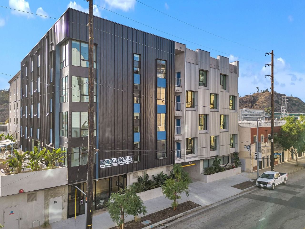 Journee LA - Photo 7 of 50