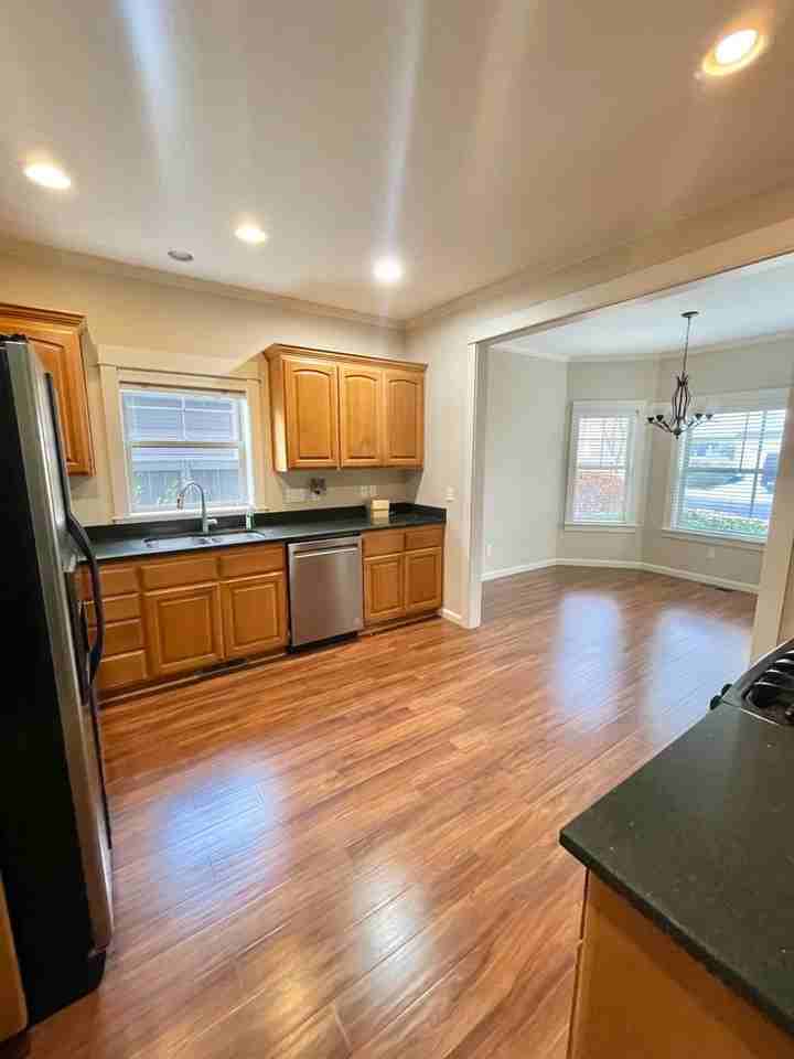 454 Briscoe Pl - Photo 6 of 23