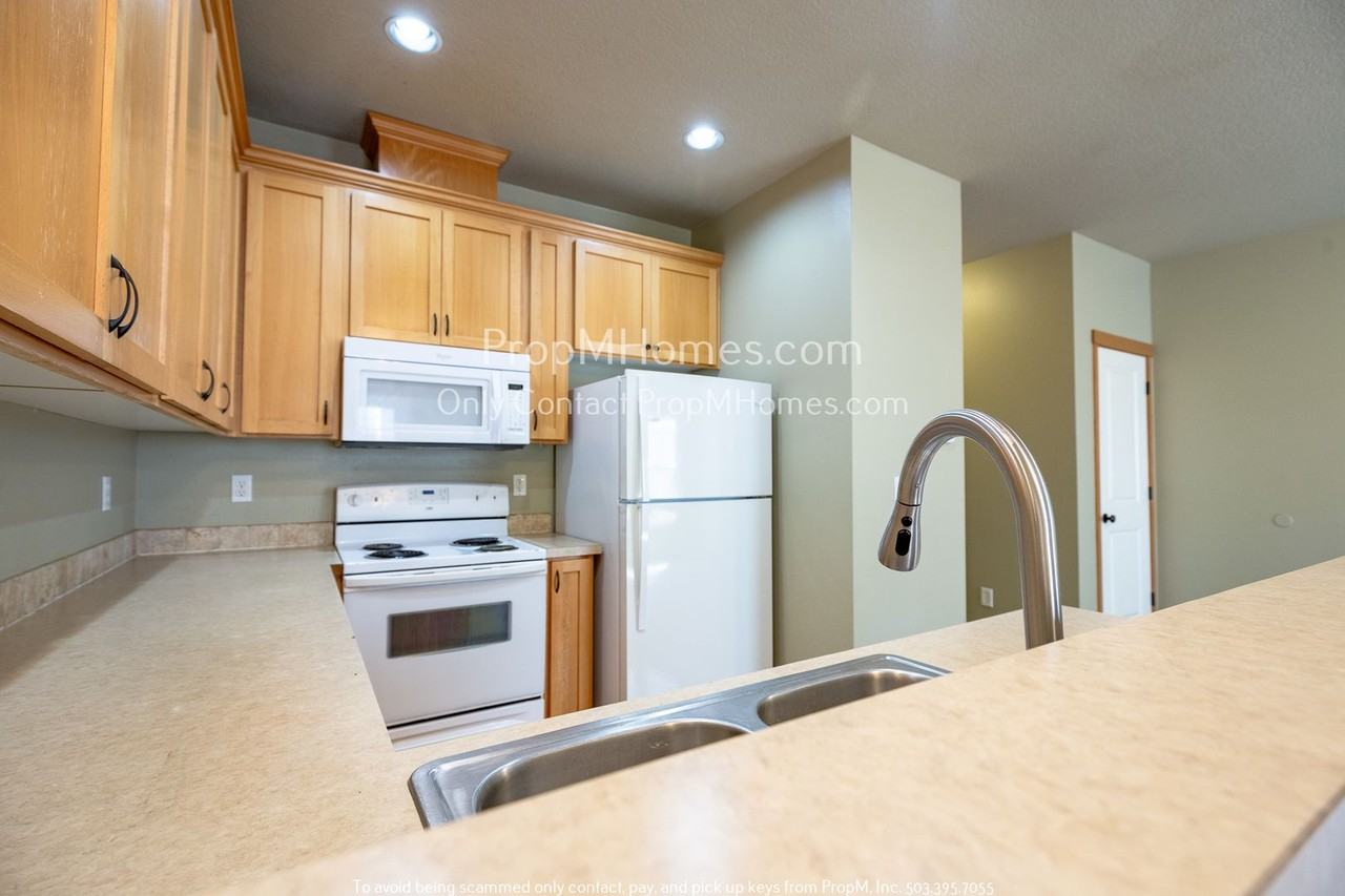 2611 Se 105th Ave - Photo 4 of 18