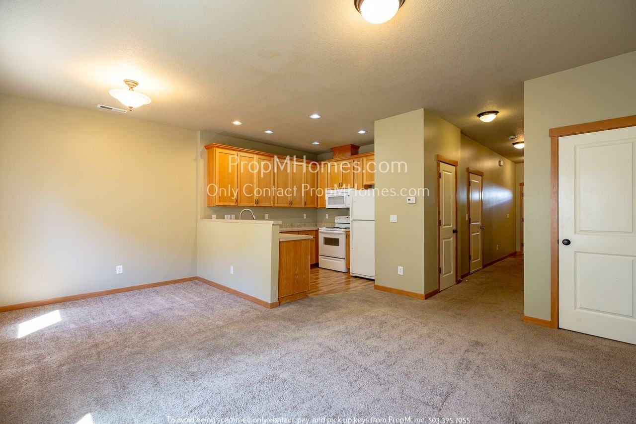 2611 Se 105th Ave - Photo 2 of 18