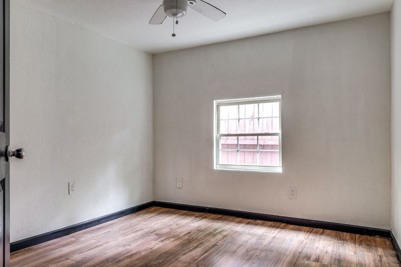 5212 Parry Ave - Photo 2 of 7