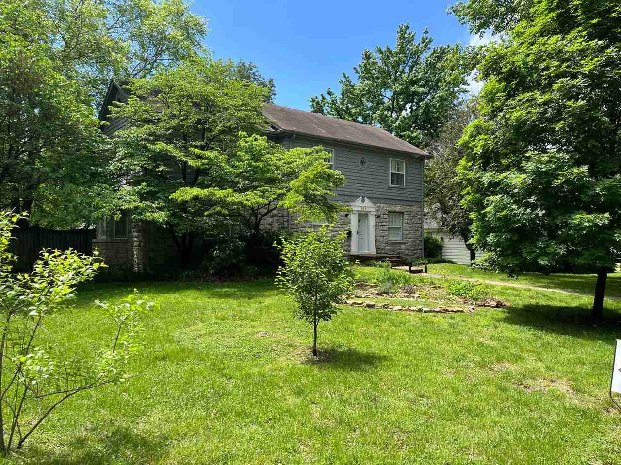 824 E University St - Photo 2 of 42