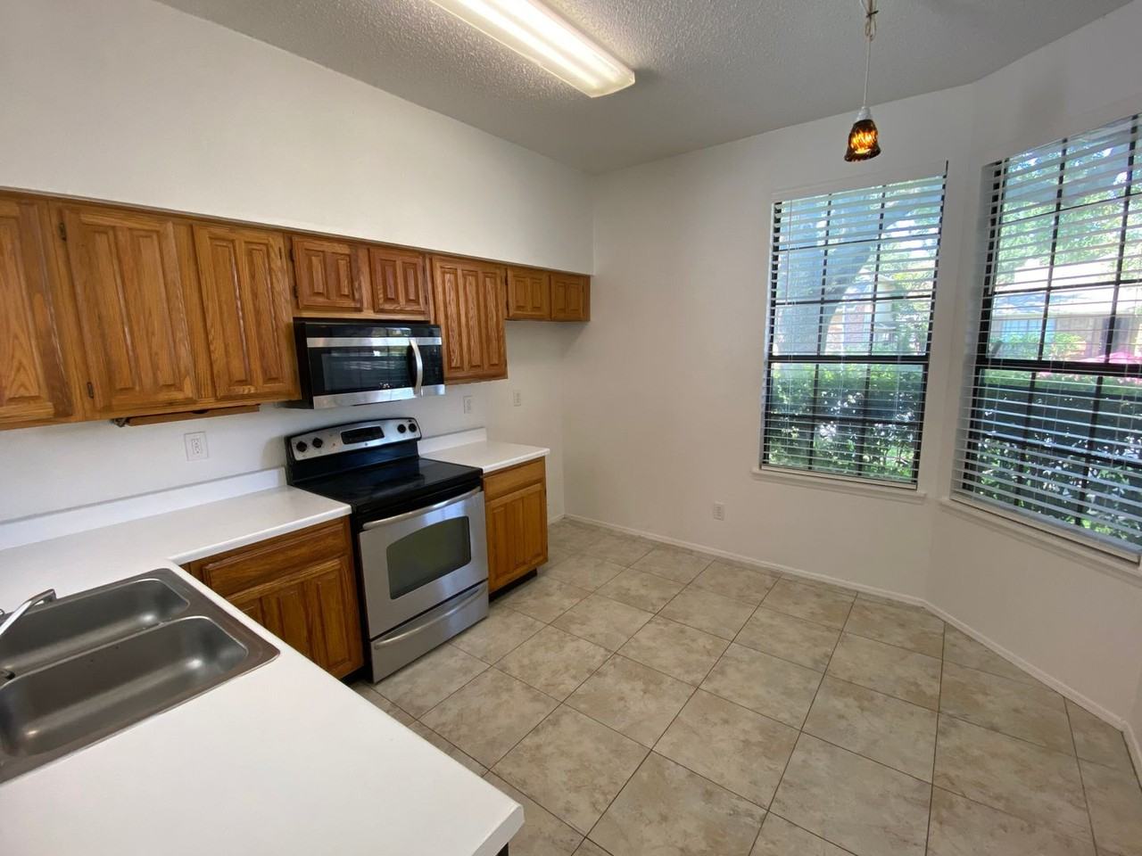 7904 Steppington Dr - Photo 3 of 11