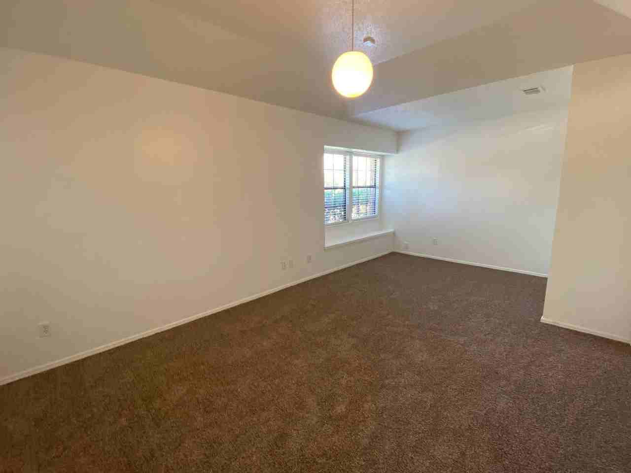 7904 Steppington Dr - Photo 4 of 11