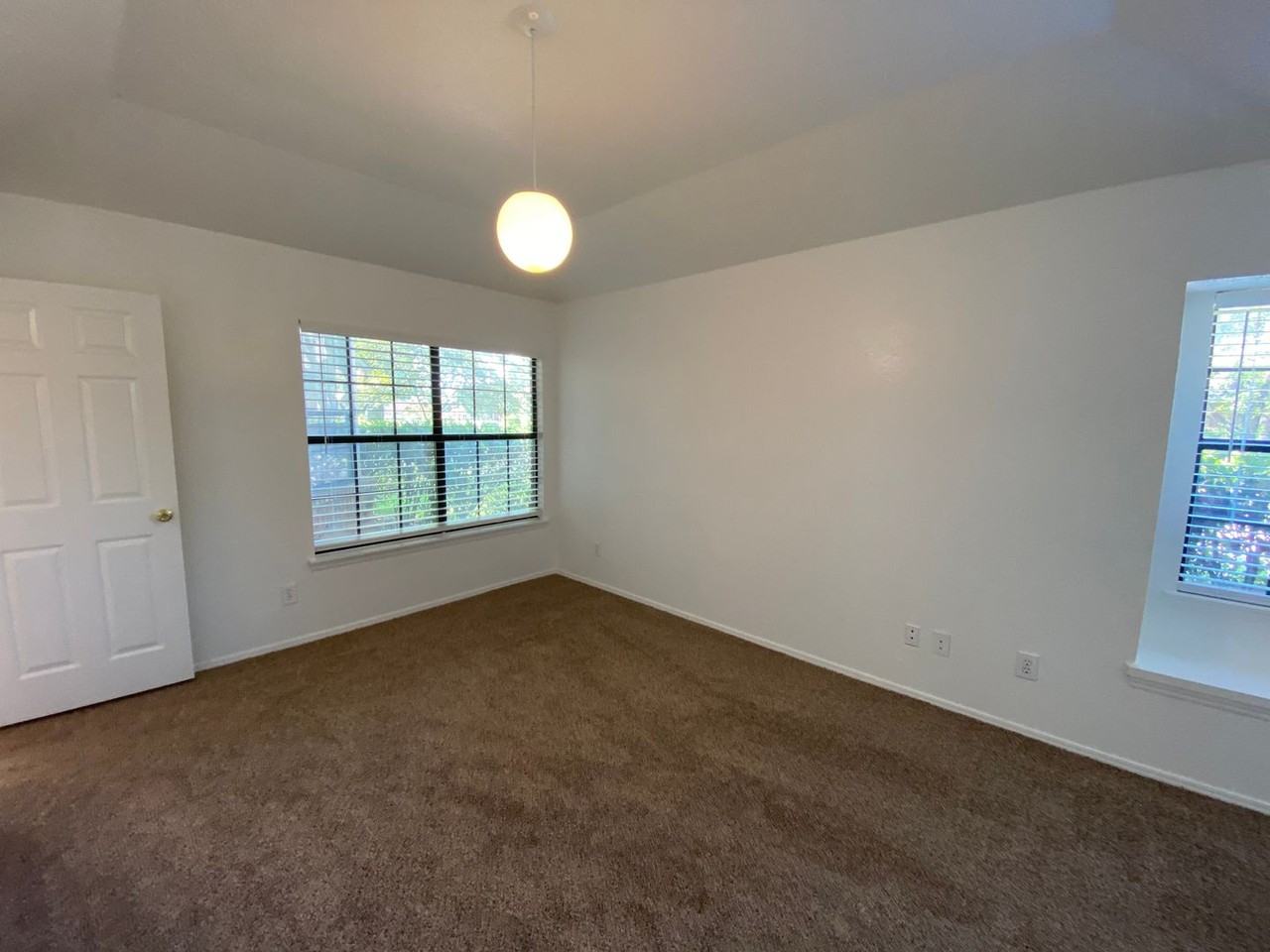 7904 Steppington Dr - Photo 6 of 11