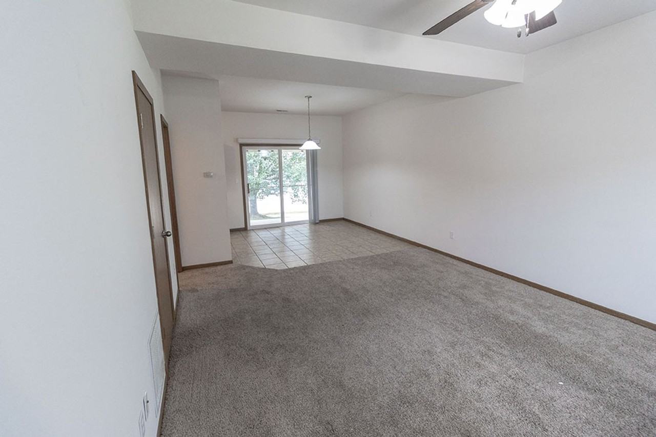 1613 Citadel Dr - Photo 4 of 32