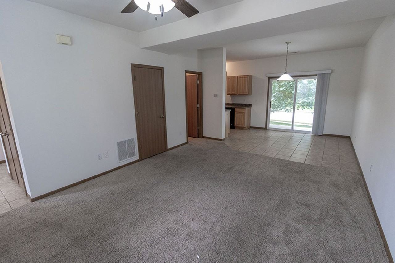 1613 Citadel Dr - Photo 5 of 32