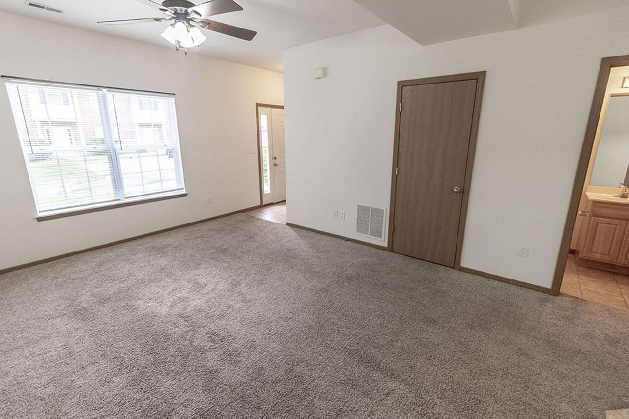 1613 Citadel Dr - Photo 6 of 32