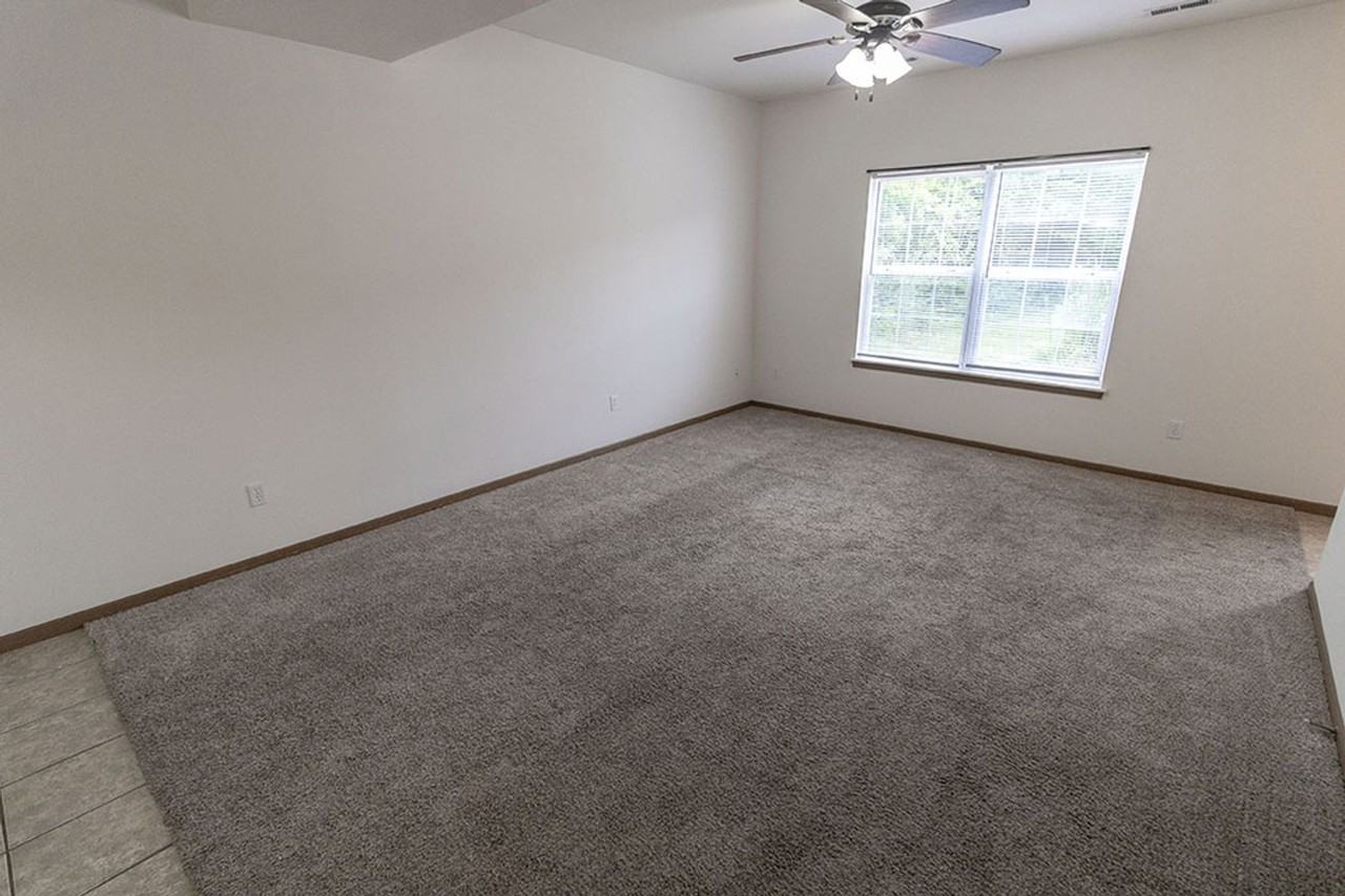 1613 Citadel Dr - Photo 7 of 32