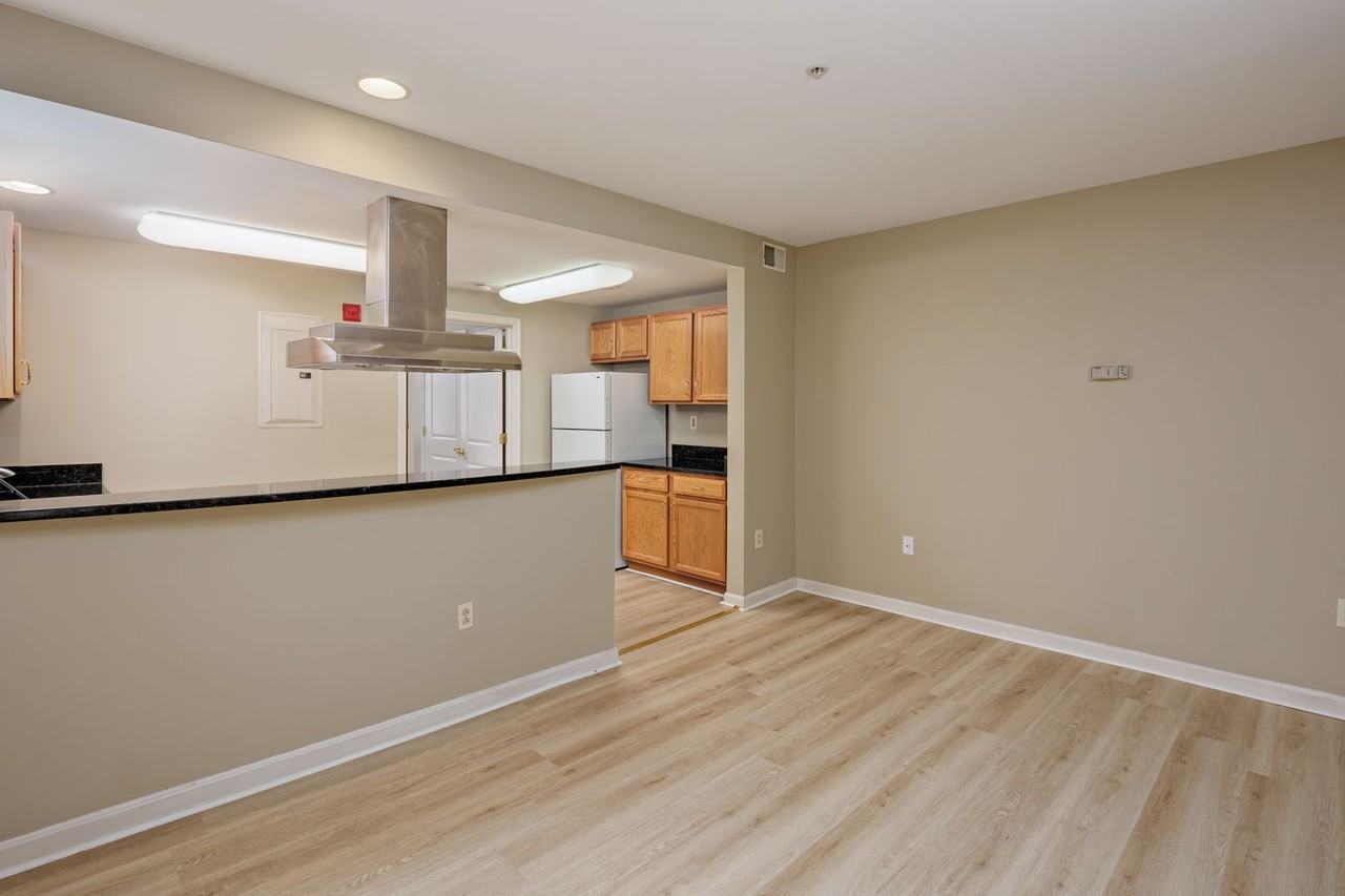 Astor Court Apartments - Photo 2 of 39