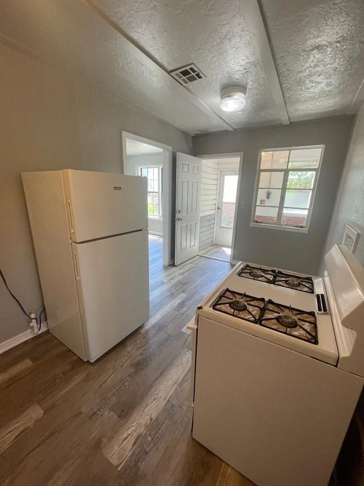 1137 Arkansas St - Photo 6 of 10