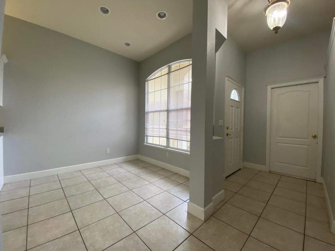 1418 Carlow Cir - Photo 3 of 21