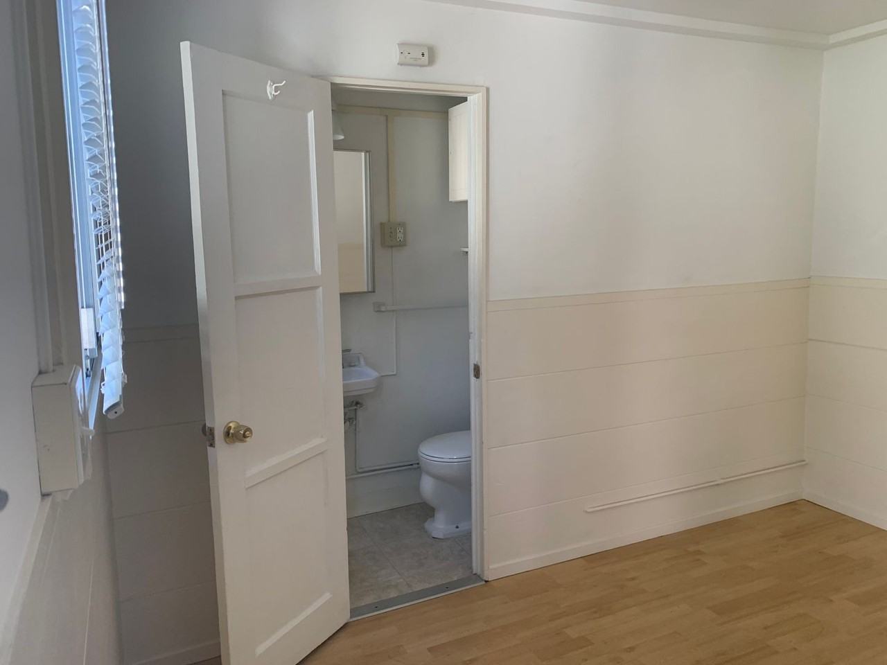 310 E Balboa Blvd - Photo 3 of 6