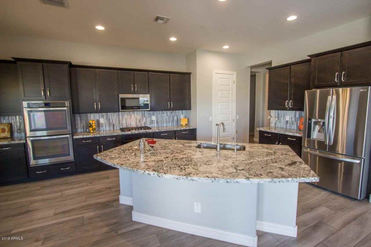 9775 W Rowel Rd - Photo 7 of 38