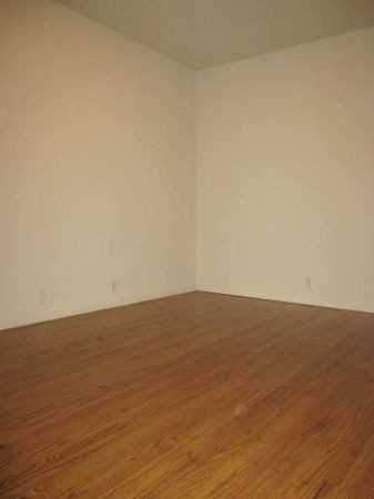 1042 Cole St - Photo 3 of 6