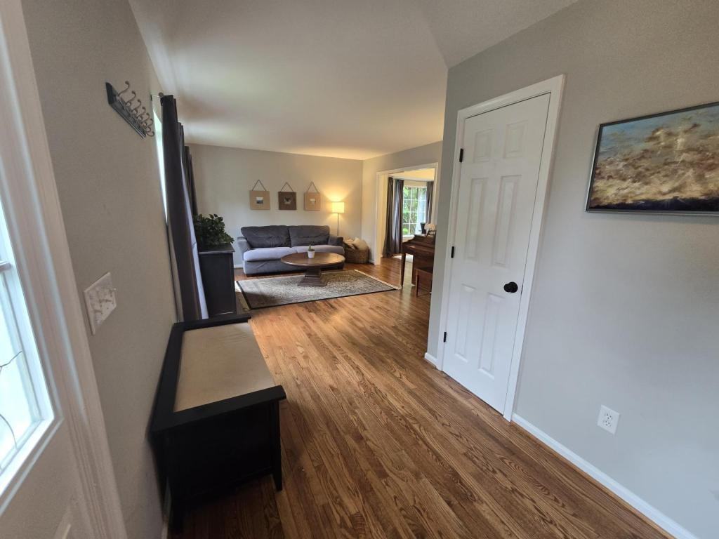 42 Charleston Ct - Photo 2 of 28