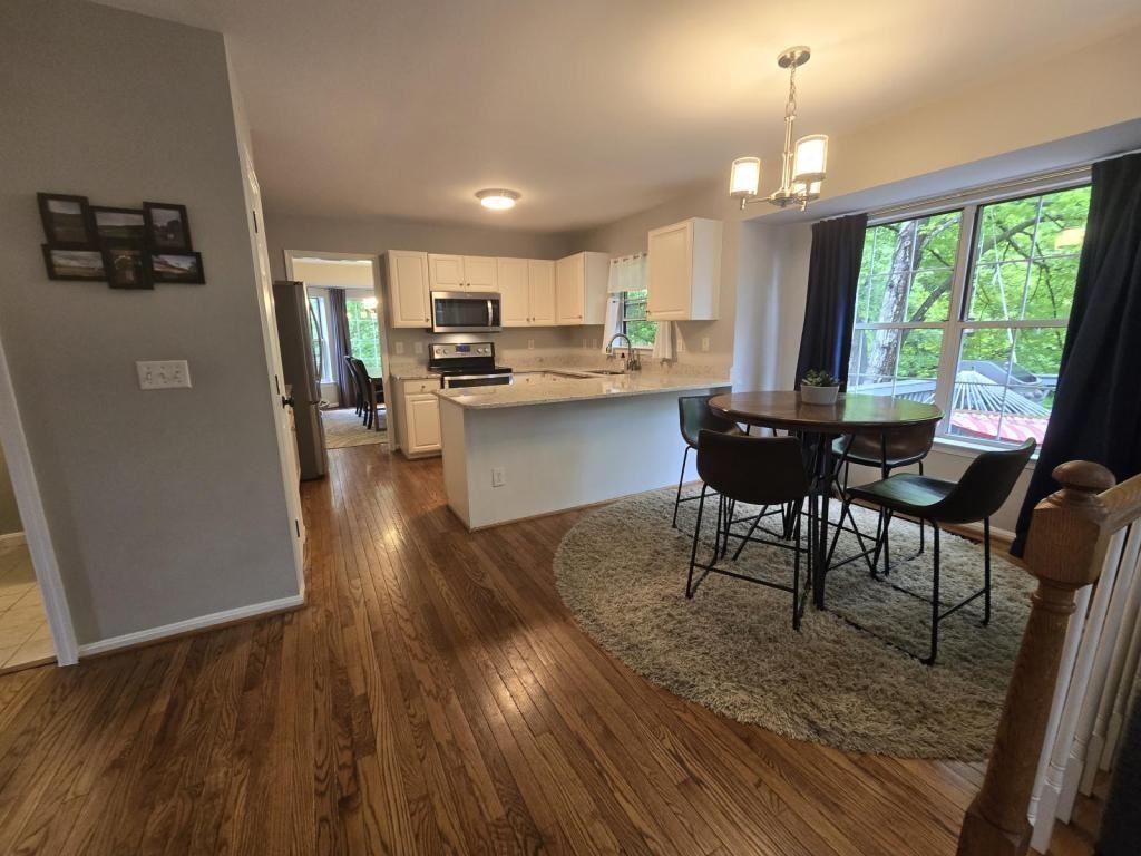 42 Charleston Ct - Photo 3 of 28