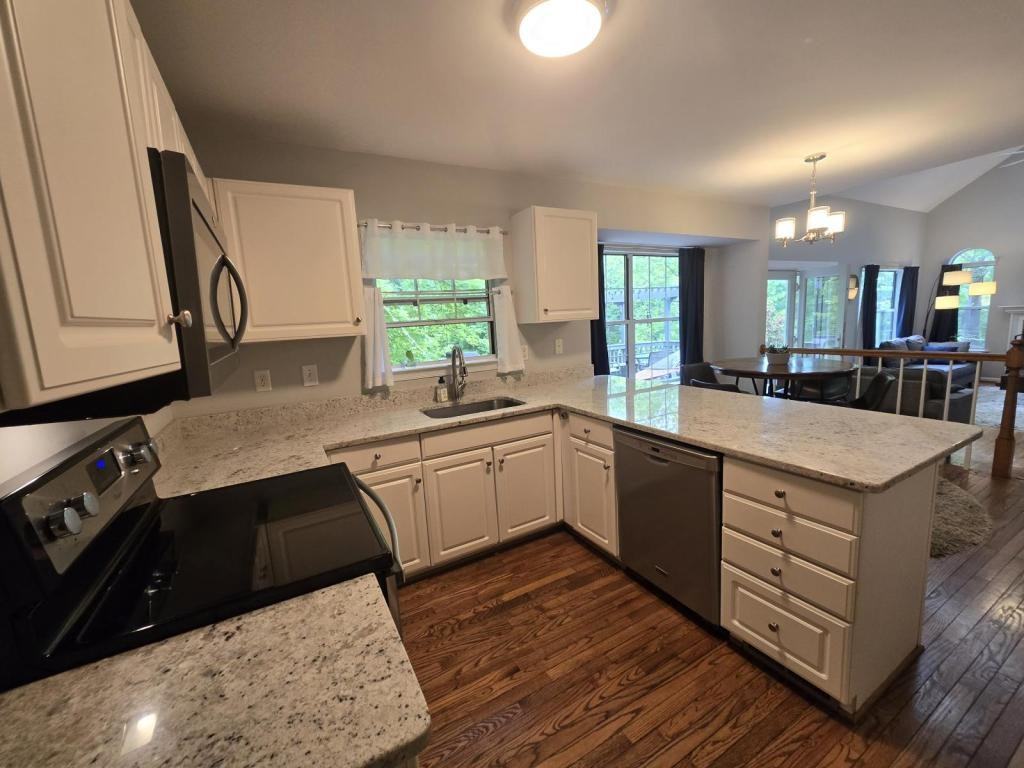42 Charleston Ct - Photo 6 of 28