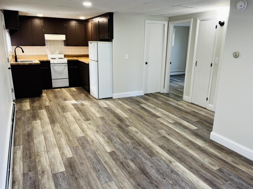 6 Acorn St Apt B - Photo 7 of 16