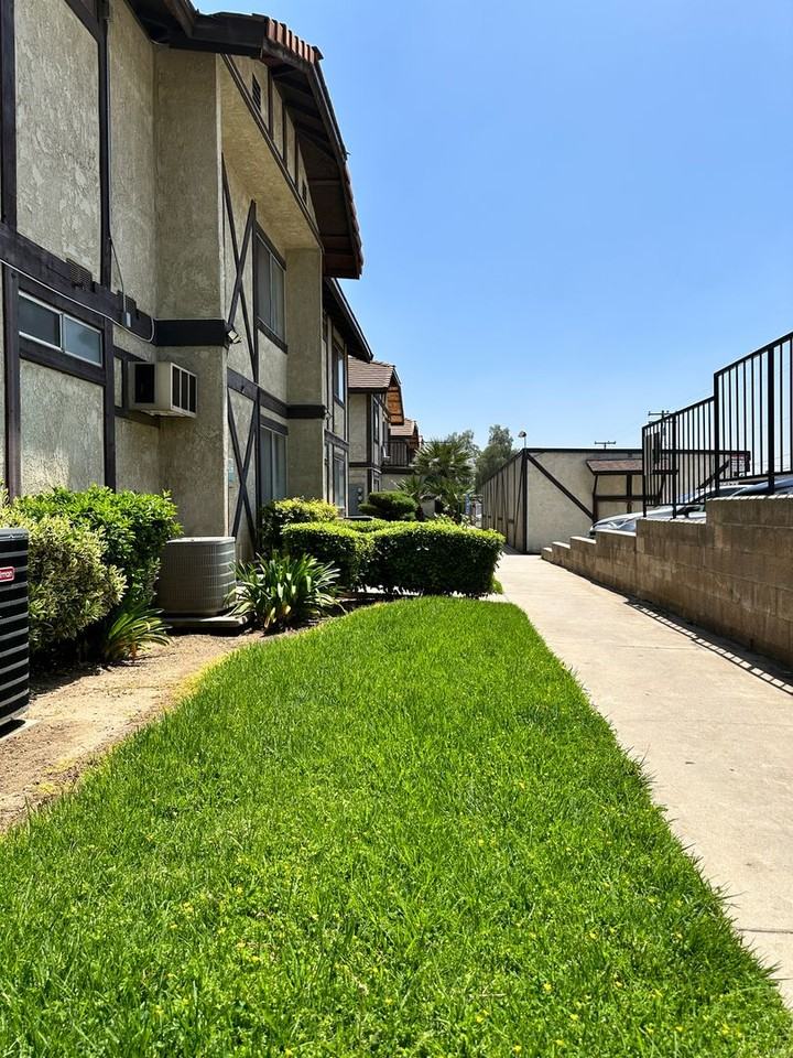 Newly Remodeled 2 bed 2 bath at Pinecrest Apartments - Photo 7 of 31
