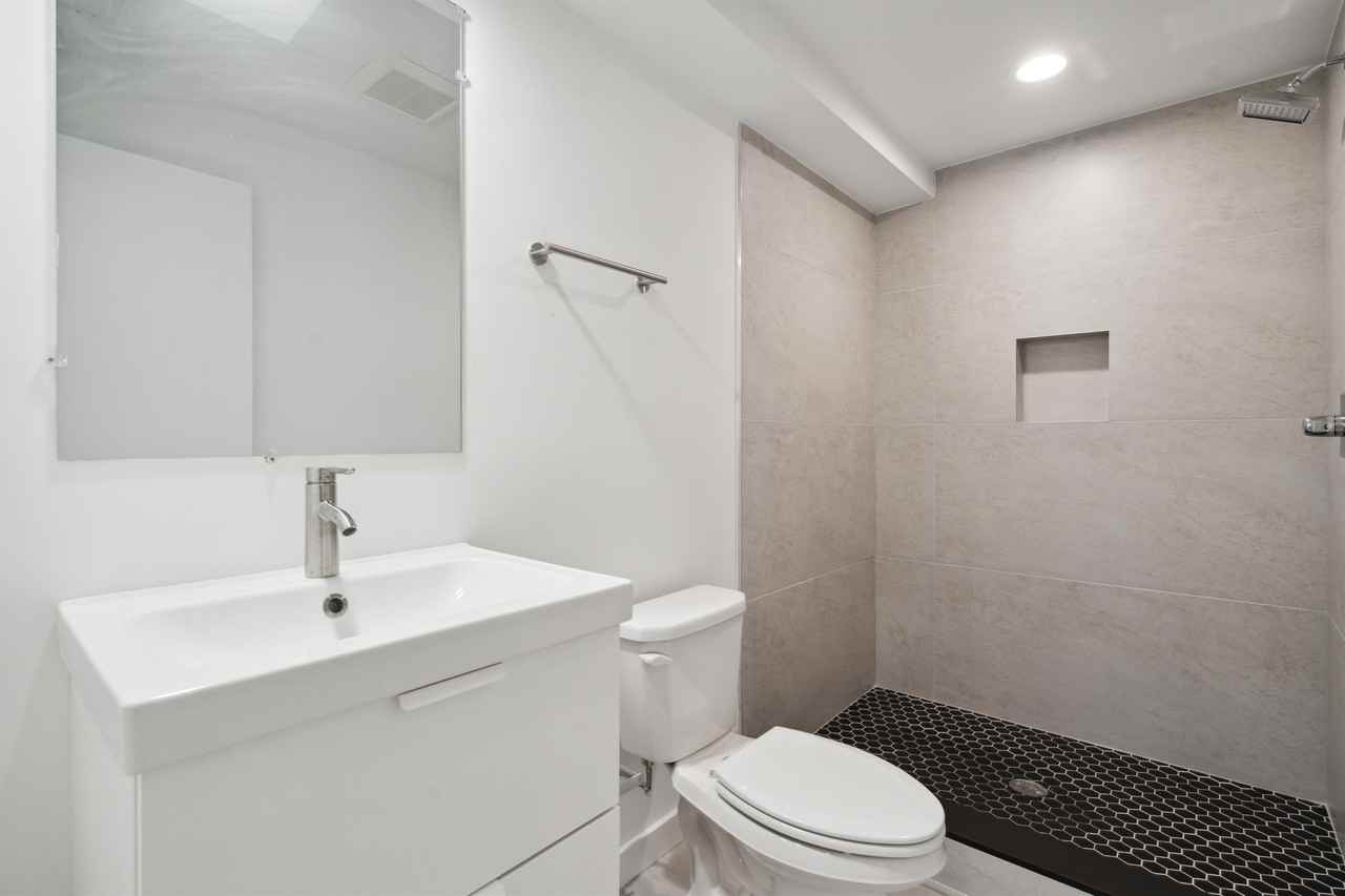 3827 Olive St - Photo 6 of 11