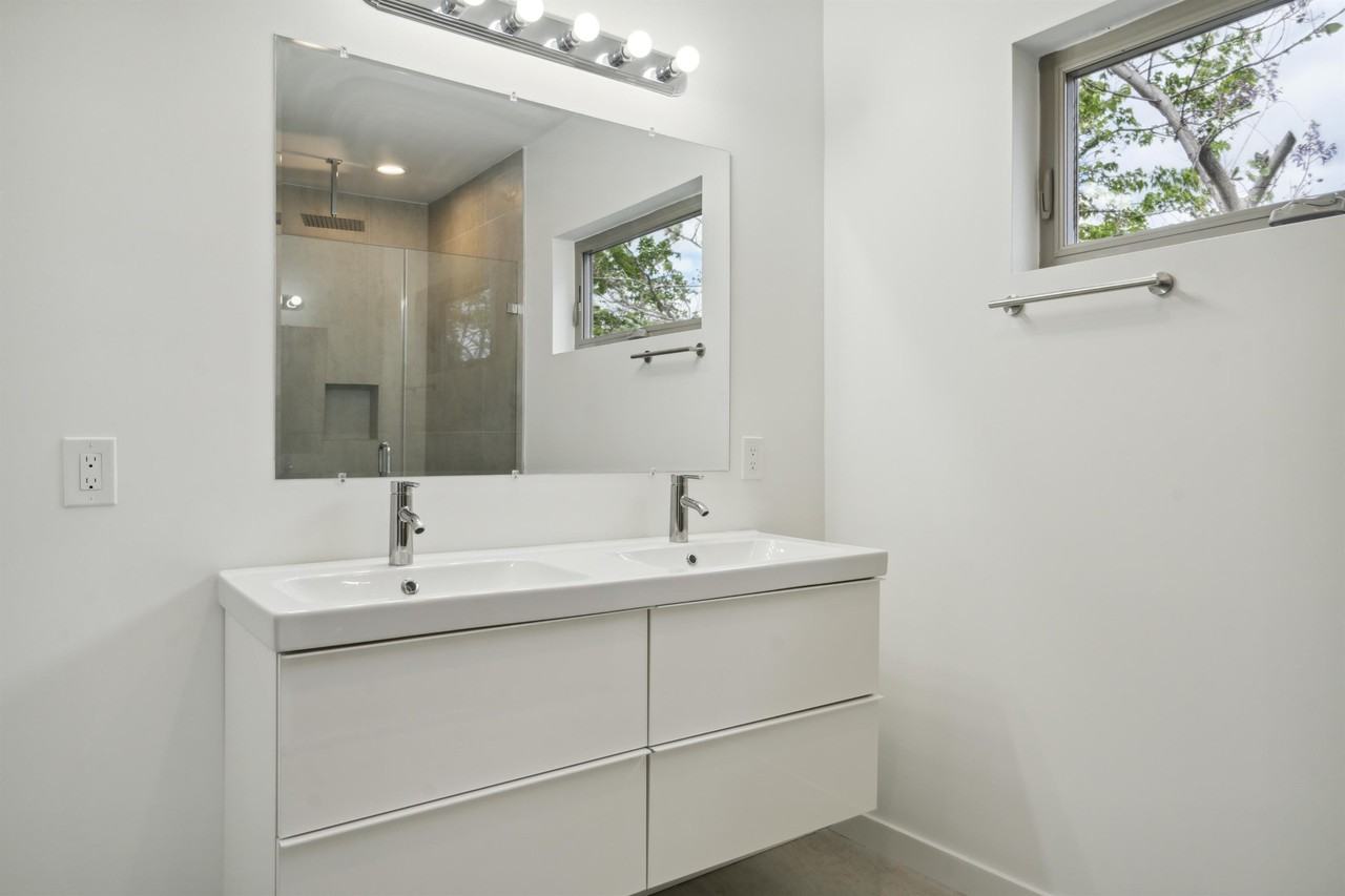 3827 Olive St - Photo 4 of 11