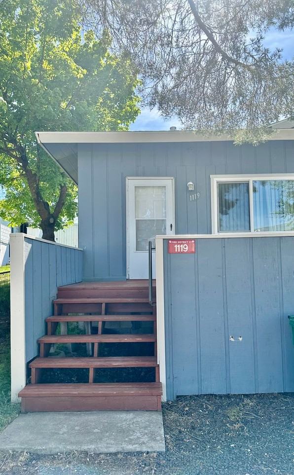 1119 N Alameda Ave - Photo 2 of 17